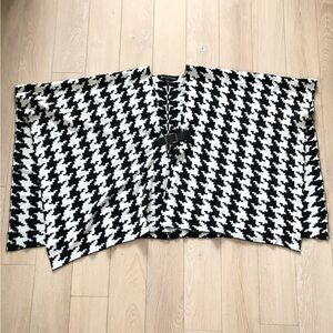 Nina Leonard Houndstooth Poncho Shawl in Black & White